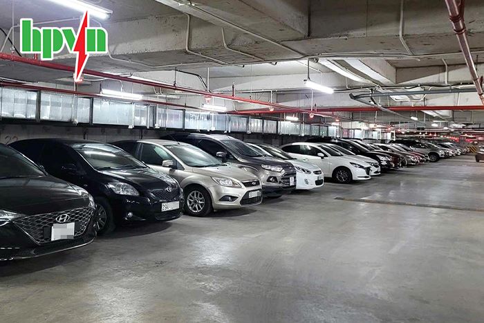 Cứu hộ ắc quy &ocirc; t&ocirc; tại c&aacute;c tầng hầm đỗ xe