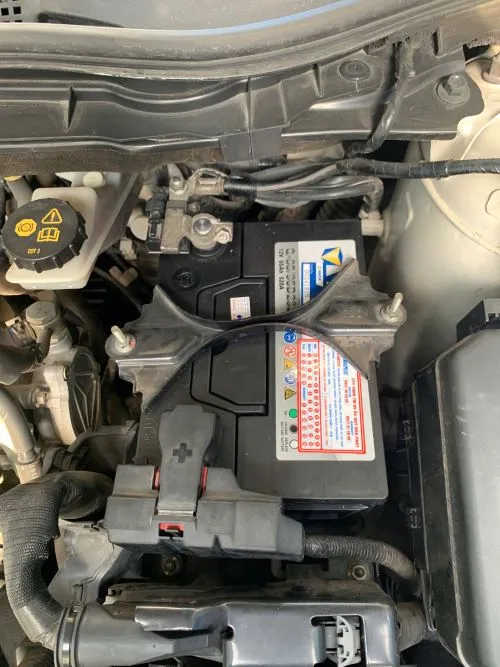 lắp bình ắc quy varta q85 cho xe mazda